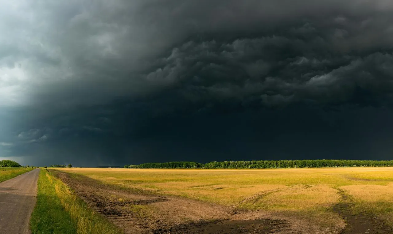 A imagem mostra o avan&ccedil;o de tempestade em uma determinada &aacute;rea
